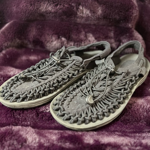 Keen - Picture 2 of 4